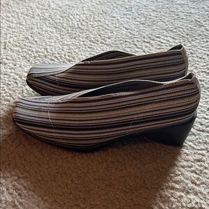 NWOT San Miguel Shoes Women’s Size 8.5 Multi Color Stretch Stripes heels
